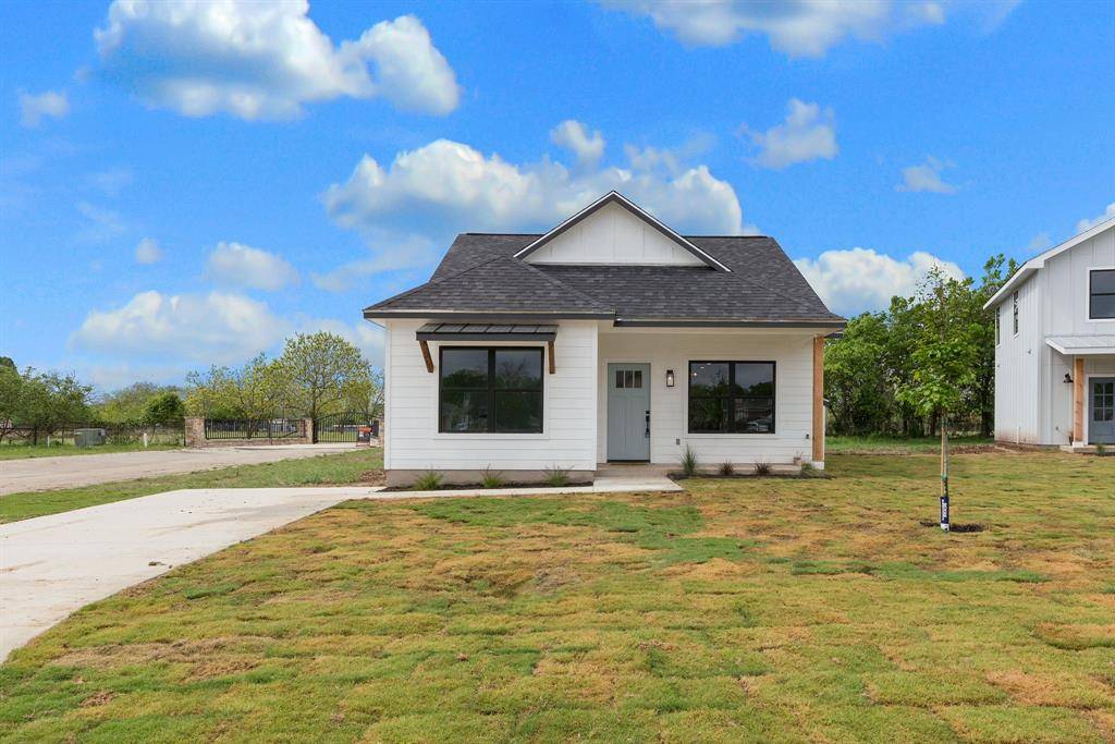 301 Sage CIR, Blanco, TX 78606