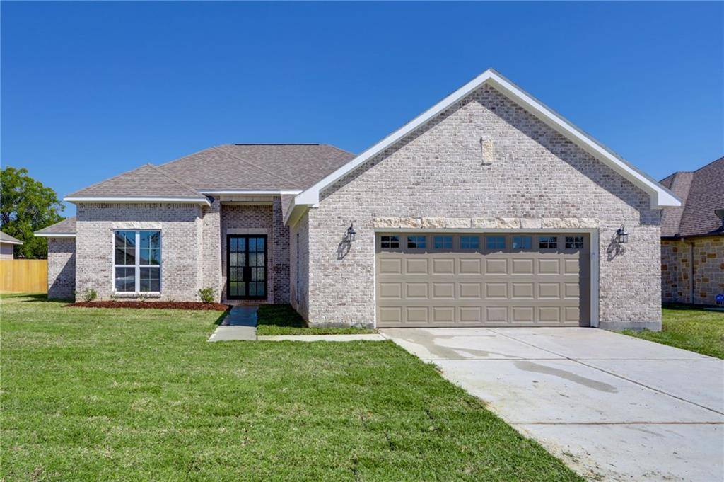 108 Fosters Branch DR, Schulenburg, TX 78956