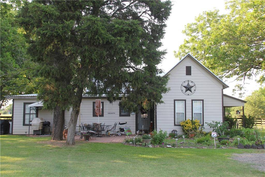 1054 CR 348, Lexington, TX 78947