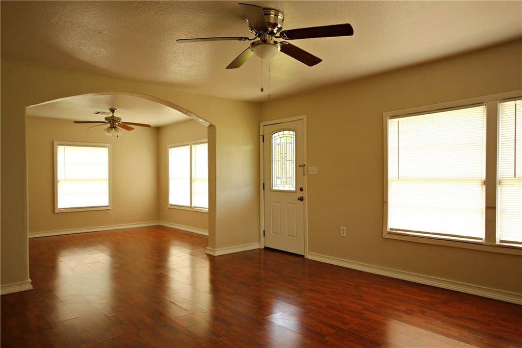 1706 Cecelia ST, Taylor, TX 76574