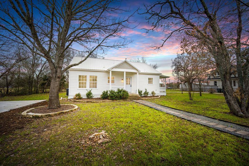 664 E Galveston ST, Giddings, TX 78942