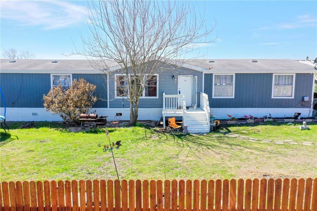 122 Dustins DR, Kyle, TX 78640