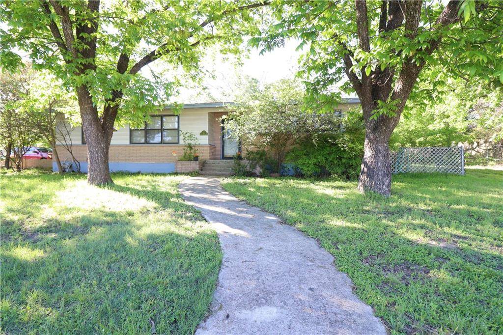 807 W 3rd ST, Lampasas, TX 76550