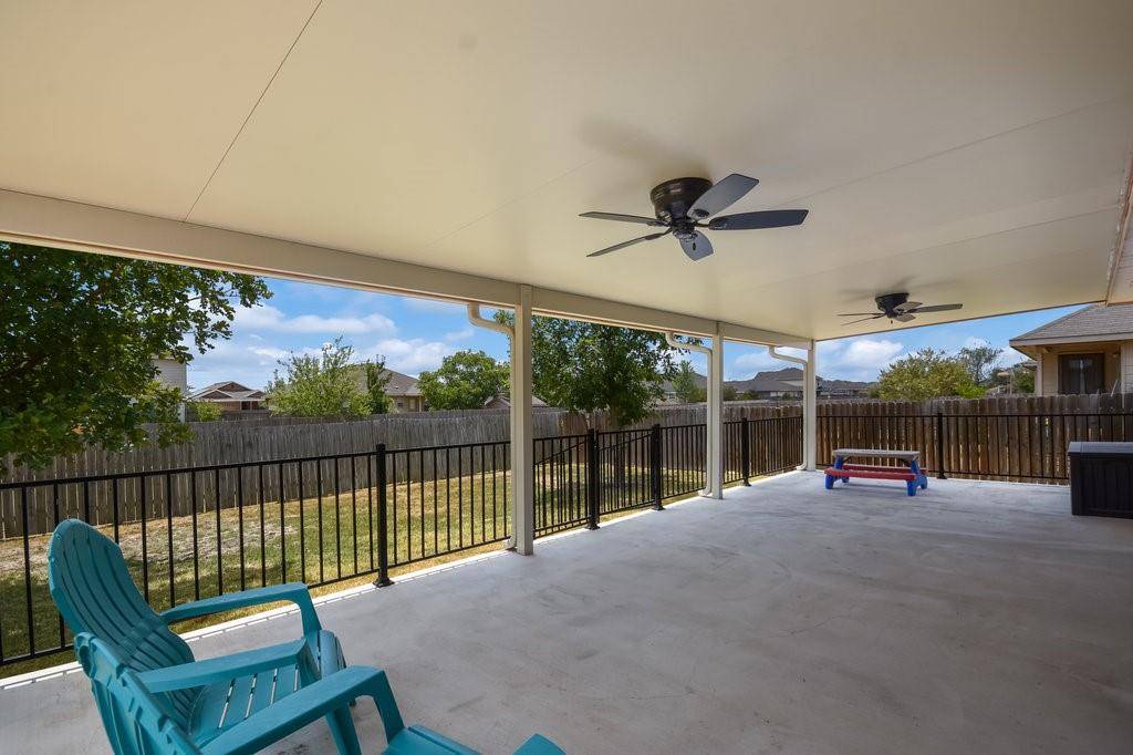 118 Camellia DR, Hutto, TX 78634