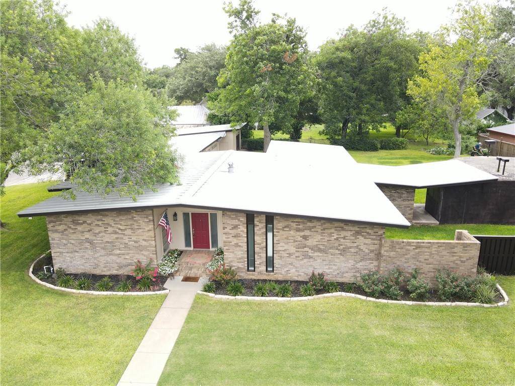 1019 N Avenue E, Shiner, TX 77984