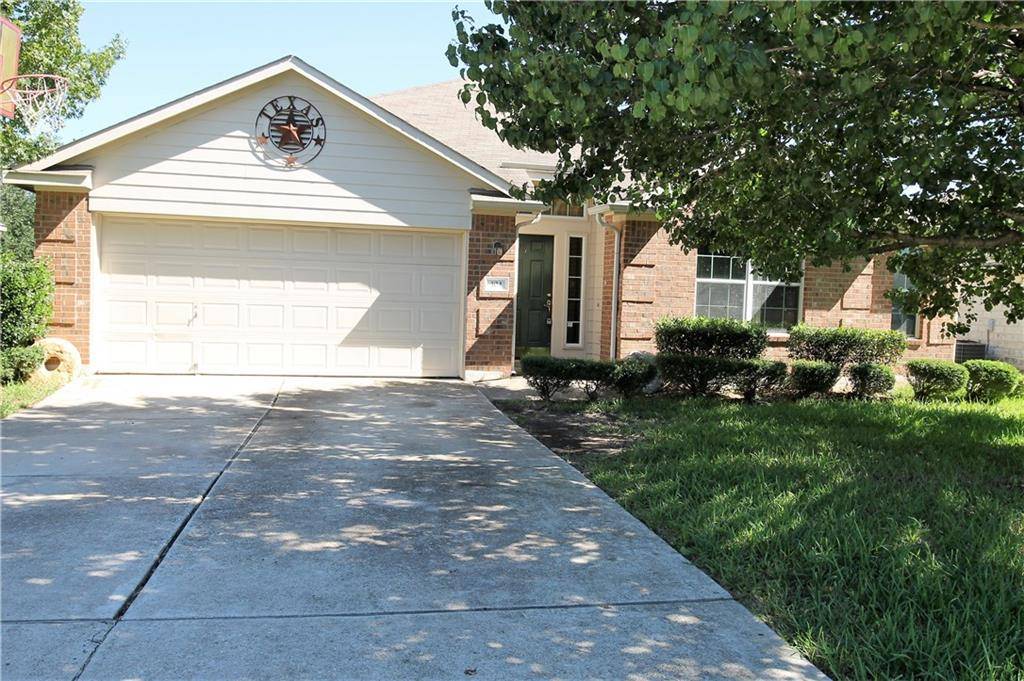 104 Hanstrom DR, Hutto, TX 78634