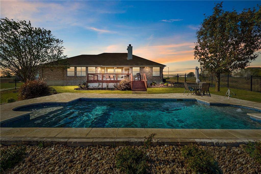 200 Lookout CIR, Hutto, TX 78634