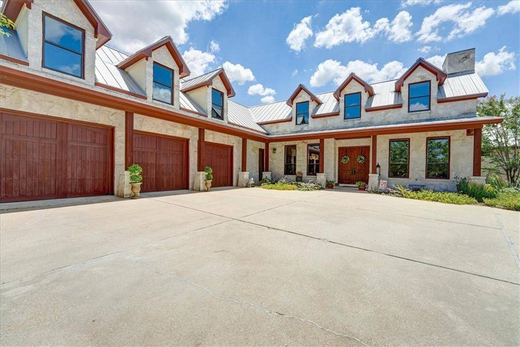 135 Webber LN, Bastrop, TX 78602