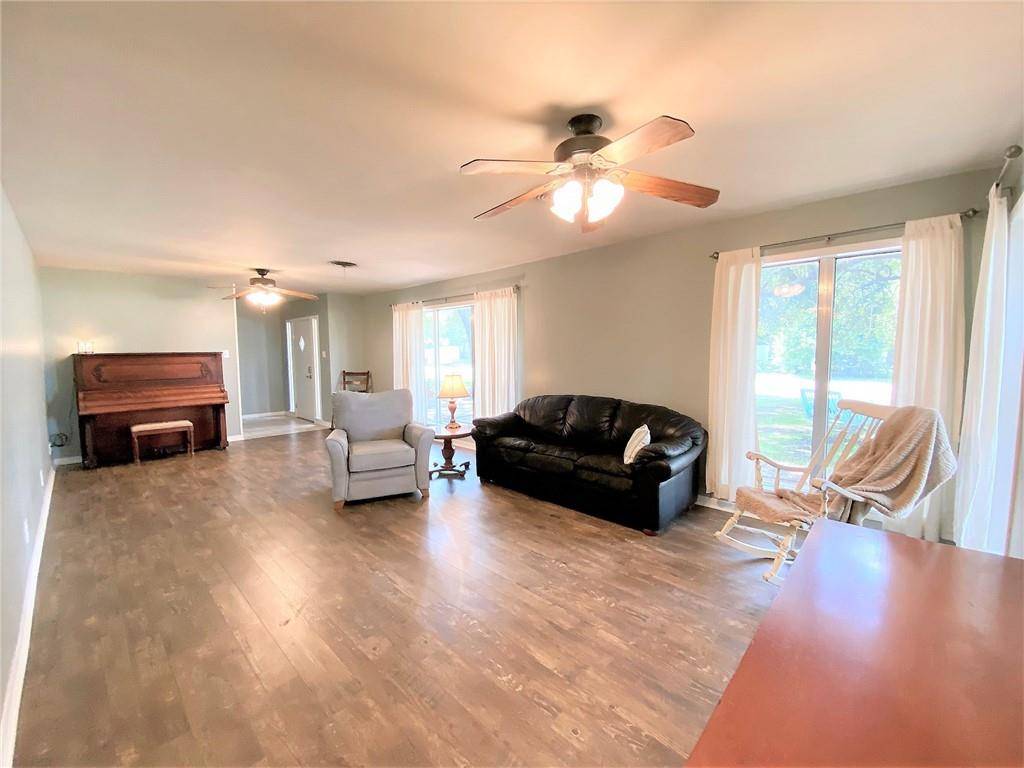 628 Burns ST, Lexington, TX 78947