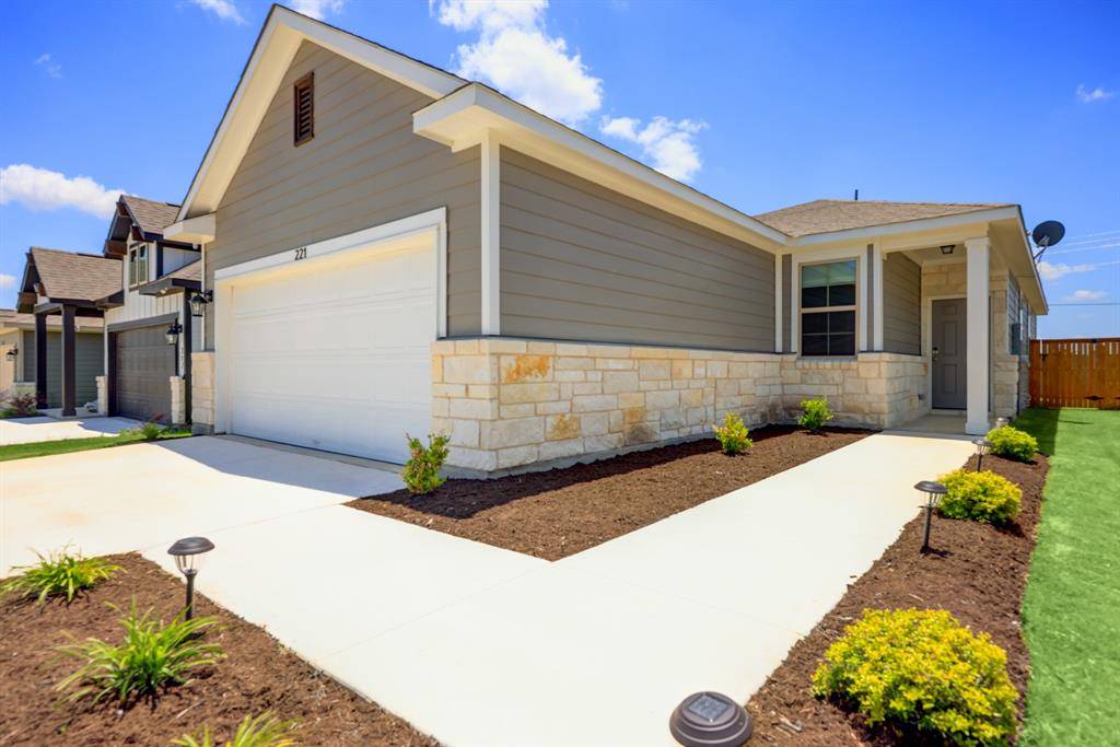 221 Unforgiven DR, Jarrell, TX 76537