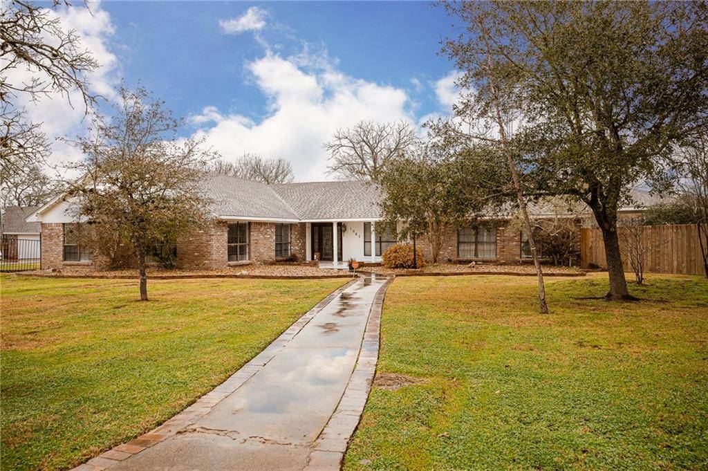 1061 County Road 229, Giddings, TX 78942