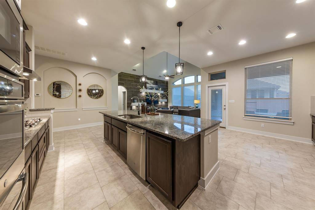 188 Rough Leaf DR, Buda, TX 78610