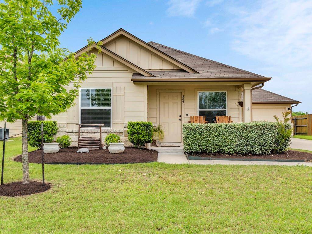 209 McCoy LN, Hutto, TX 78634