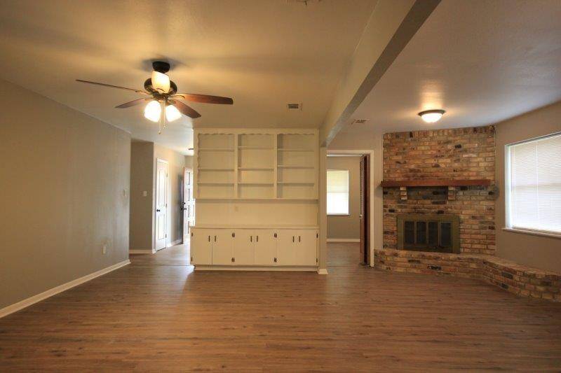 906 George ST, Taylor, TX 76574