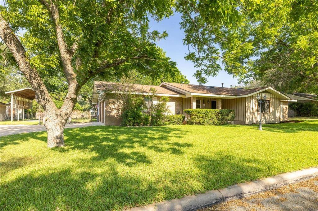 203 Crestwood DR, Fredericksburg, TX 78624