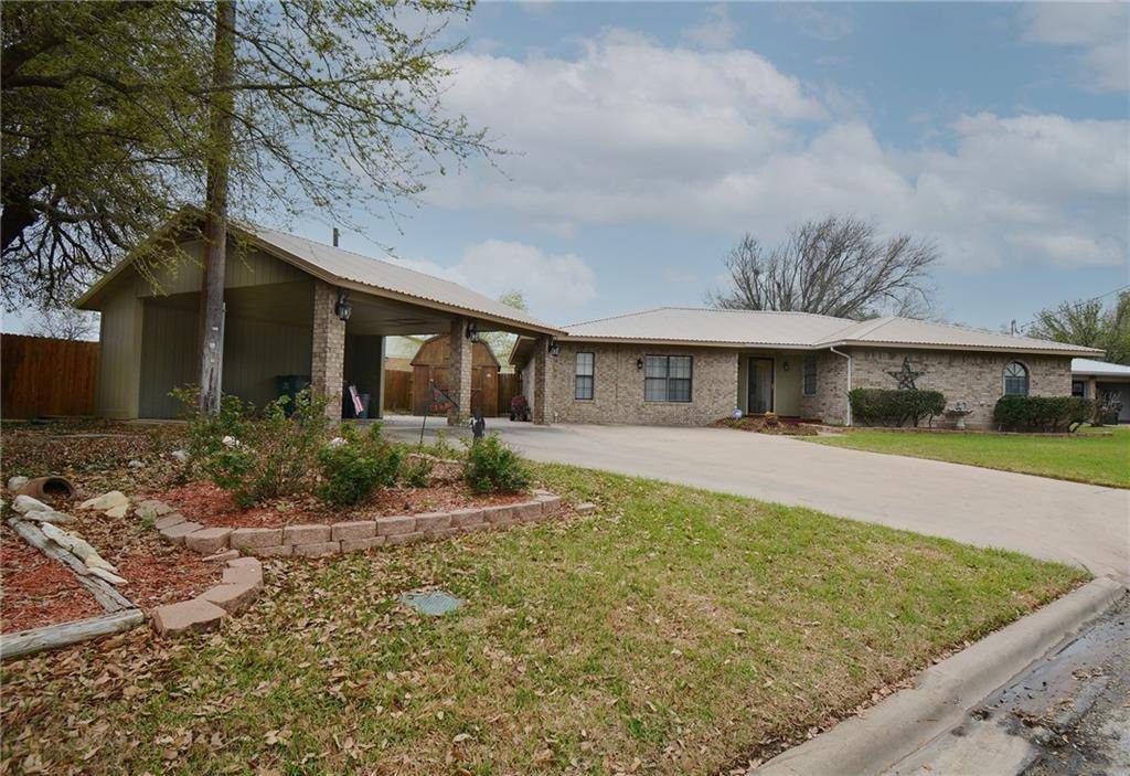 665 N Edgewood Ave, Giddings, TX 78942