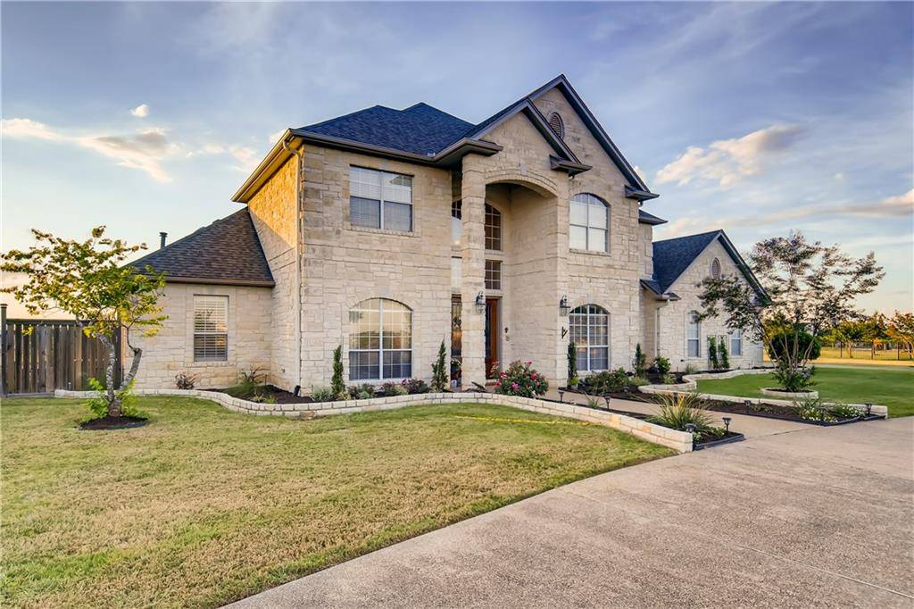 201 Comanche CIR, Hutto, TX 78634
