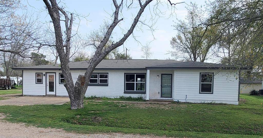 208 S Military DR, Rosebud, TX 76570