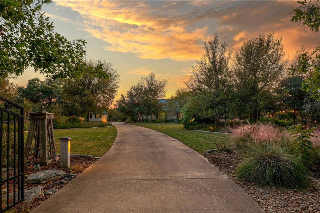 140 Oak Hollow CT, Buda, TX 78610