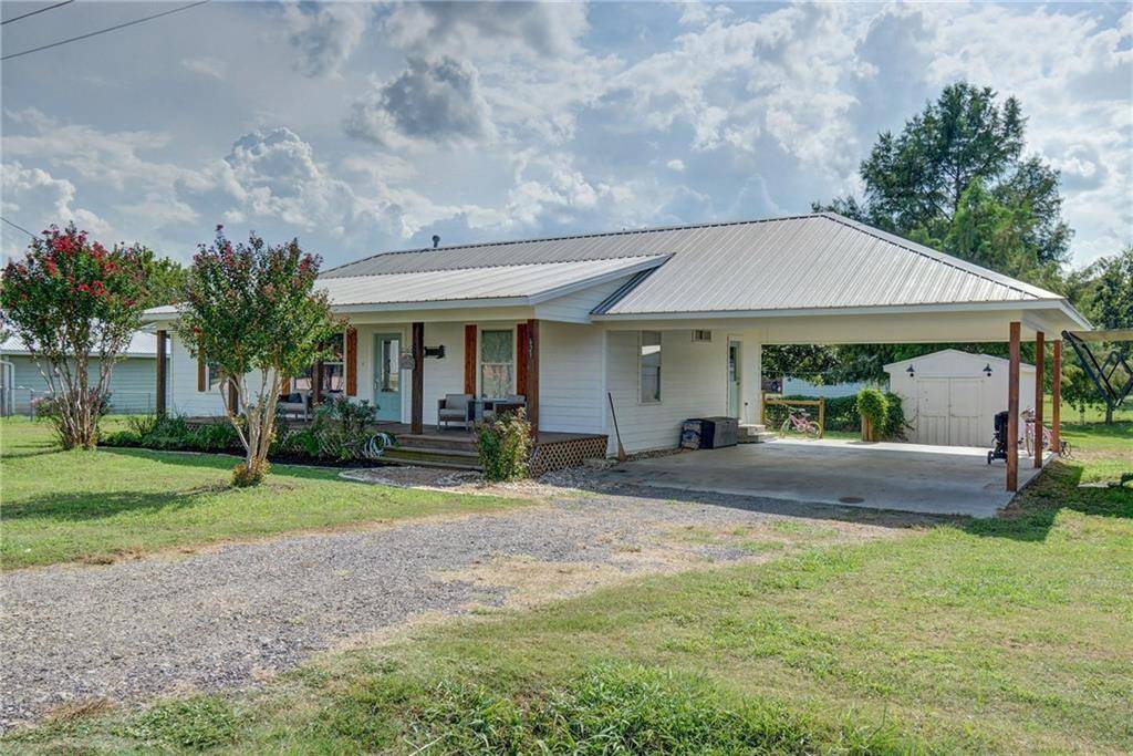 623 Caldwell ST, Lexington, TX 78947