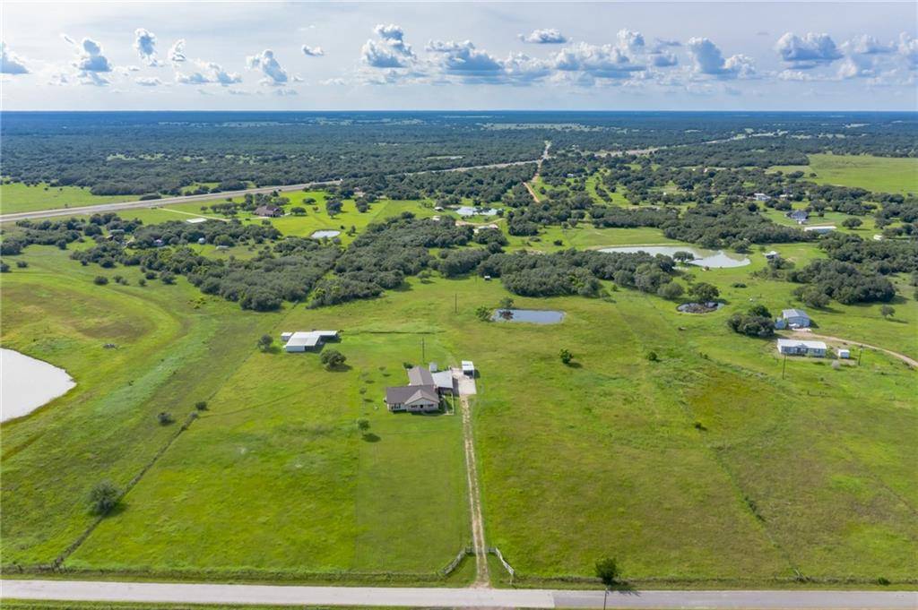 474 Foster RD, Victoria, TX 77995