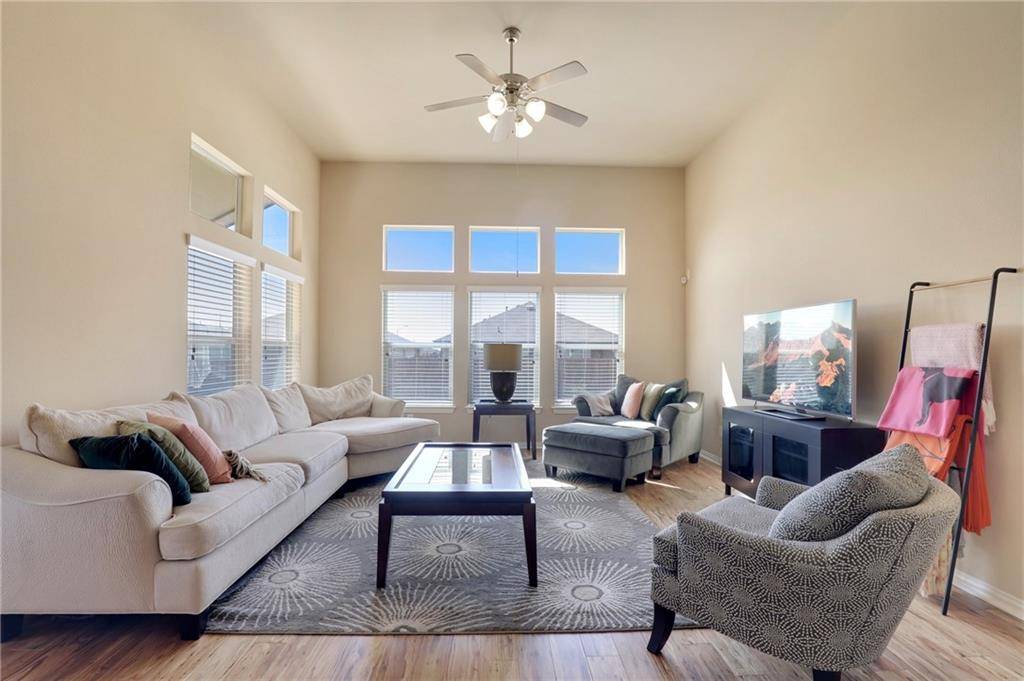 202 Mollie DR, Hutto, TX 78634
