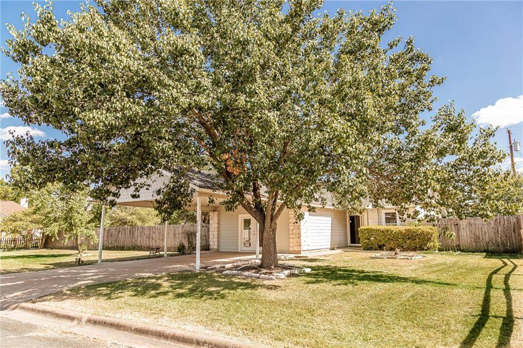170 Center Cove, Giddings, TX 78942