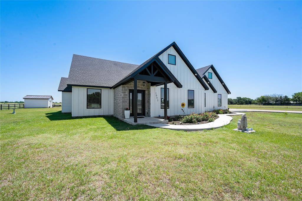 1093 Private Road 8022, Lincoln, TX 78948