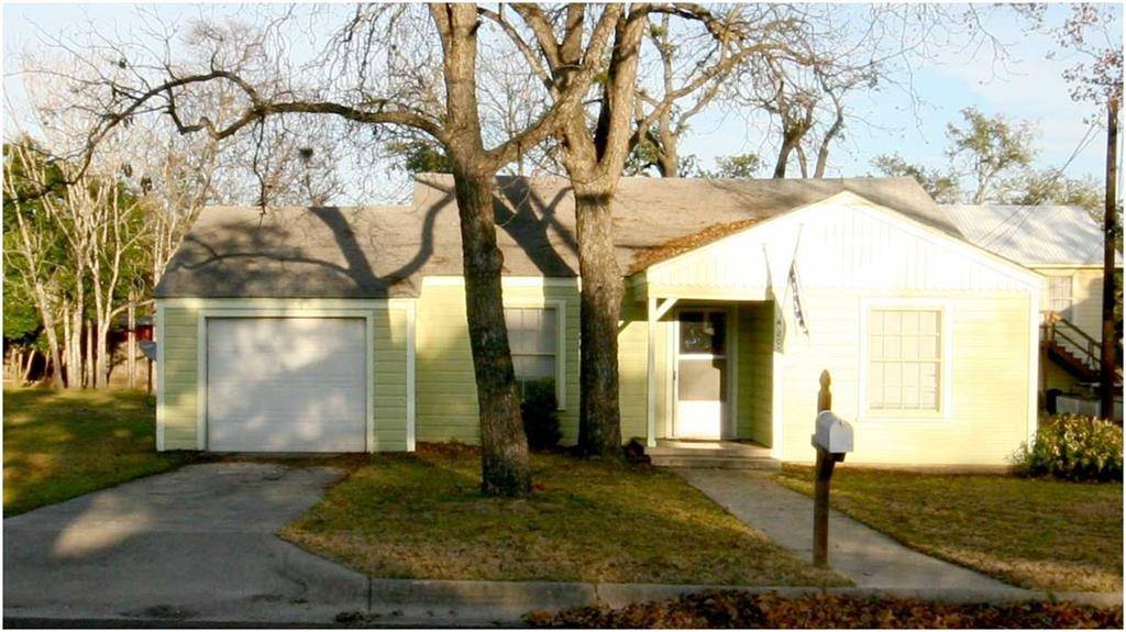 205 S Porter ST, Lampasas, TX 76550