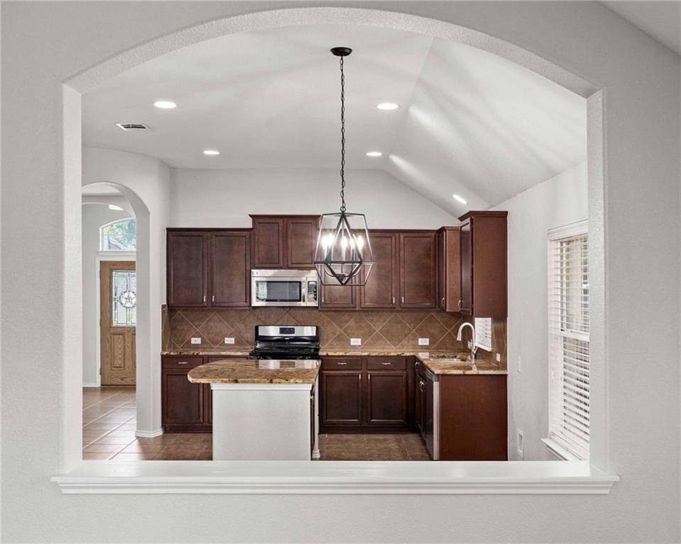706 Clear Springs HOLW, Buda, TX 78610