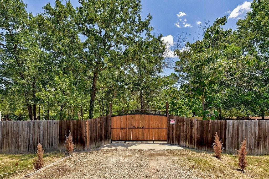 136 Creekside DR, Bastrop, TX 78602