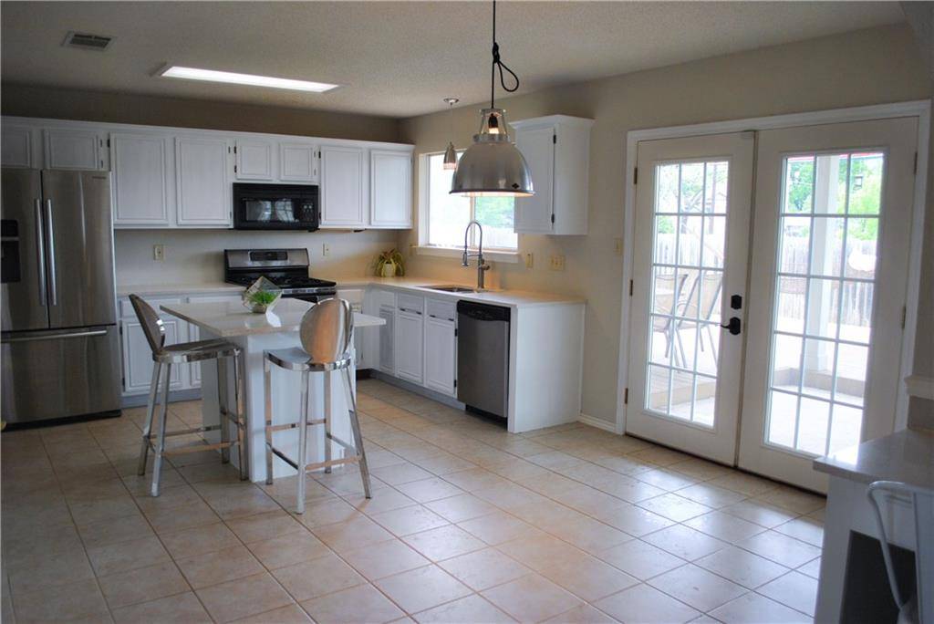 500 Hawthorne LN, Round Rock, TX 78664