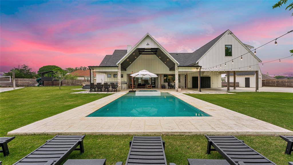 200 August Ave, Shiner, TX 77984