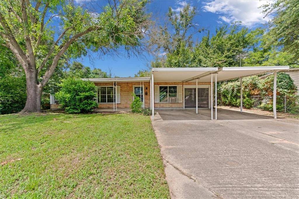 709 Hogan DR, Rockdale, TX 76567