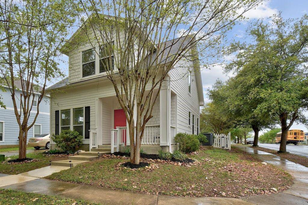 242 Cleveland, Kyle, TX 78640