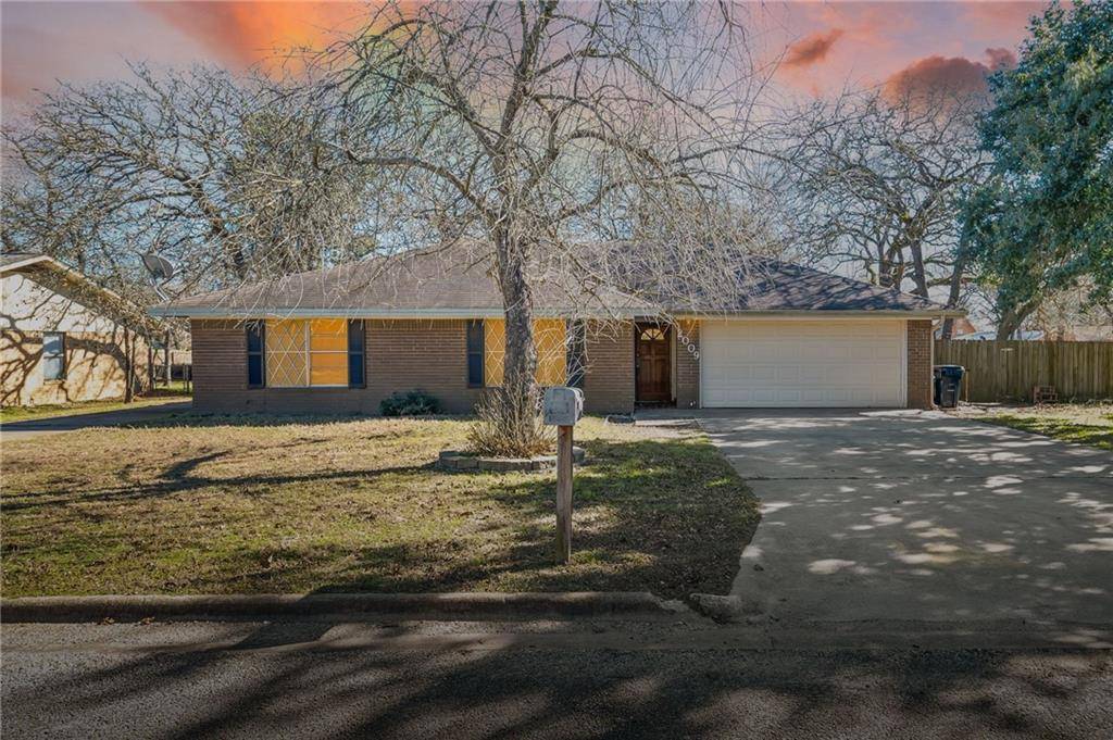 2009 Highland Ave, Rockdale, TX 76567