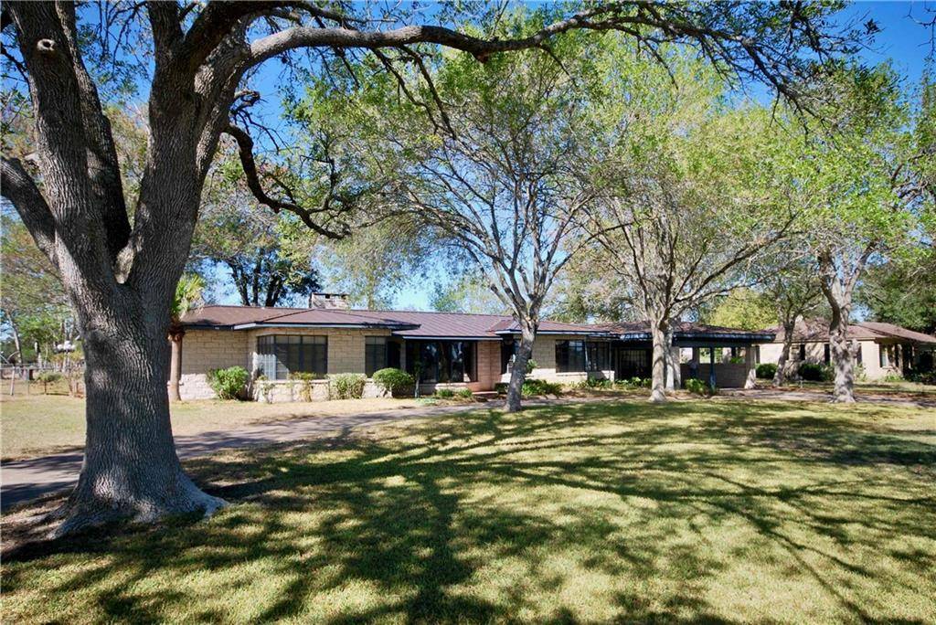 520 S Lavaca ST, Moulton, TX 77975