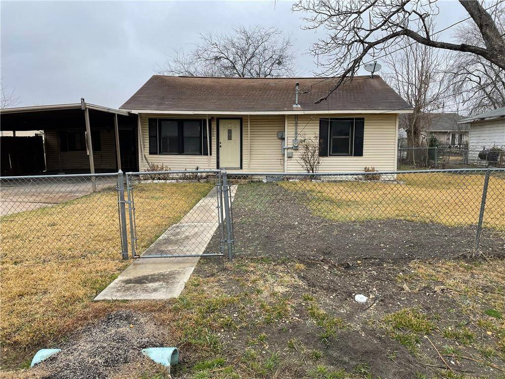 2004 W 3rd ST, Taylor, TX 76574