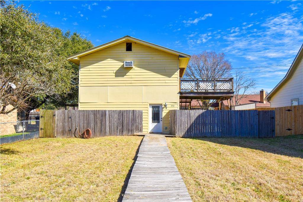 320 Sandridge DR, Giddings, TX 78942