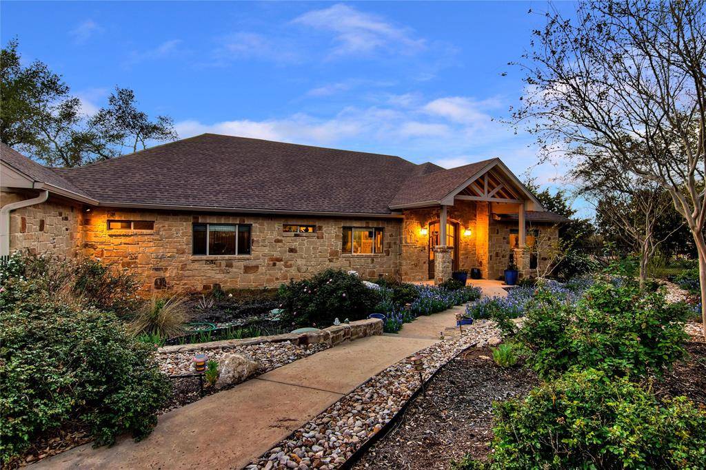 808 Cowal DR S, Spicewood, TX 78669