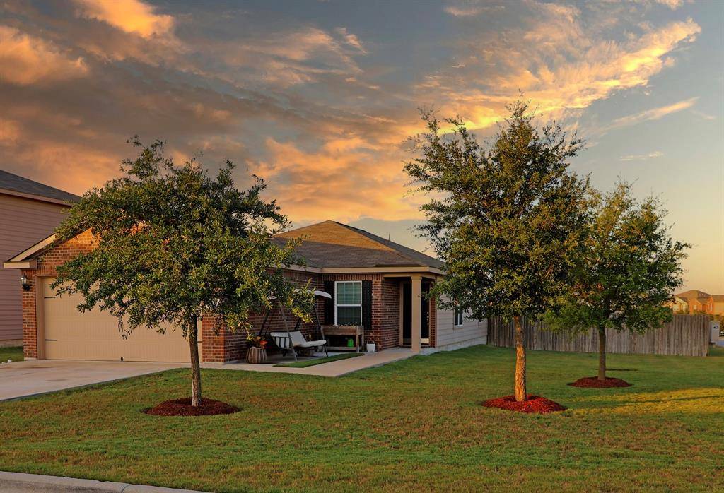 100 Bridges LN, Jarrell, TX 76537