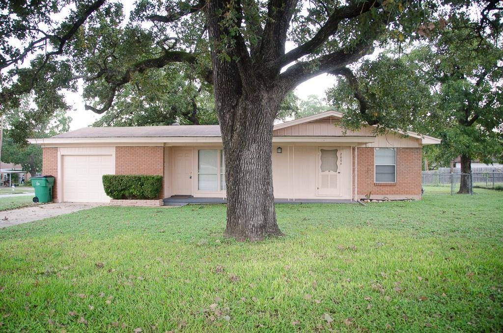 2006 Brazos Ave, Rockdale, TX 76567
