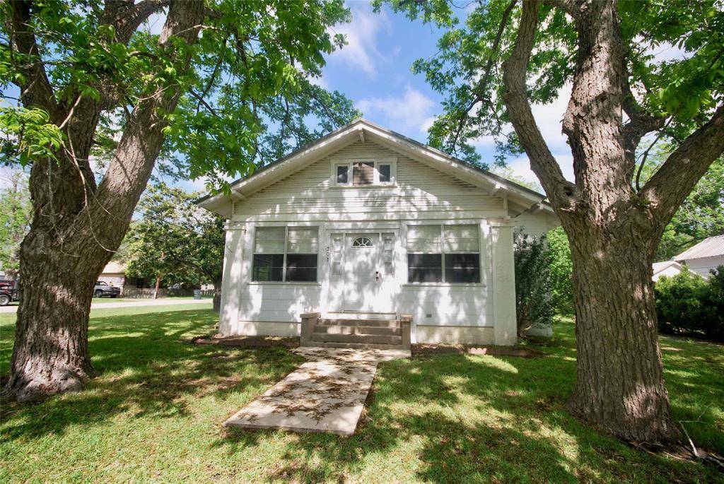 301 S Pecan ST, Moulton, TX 77975