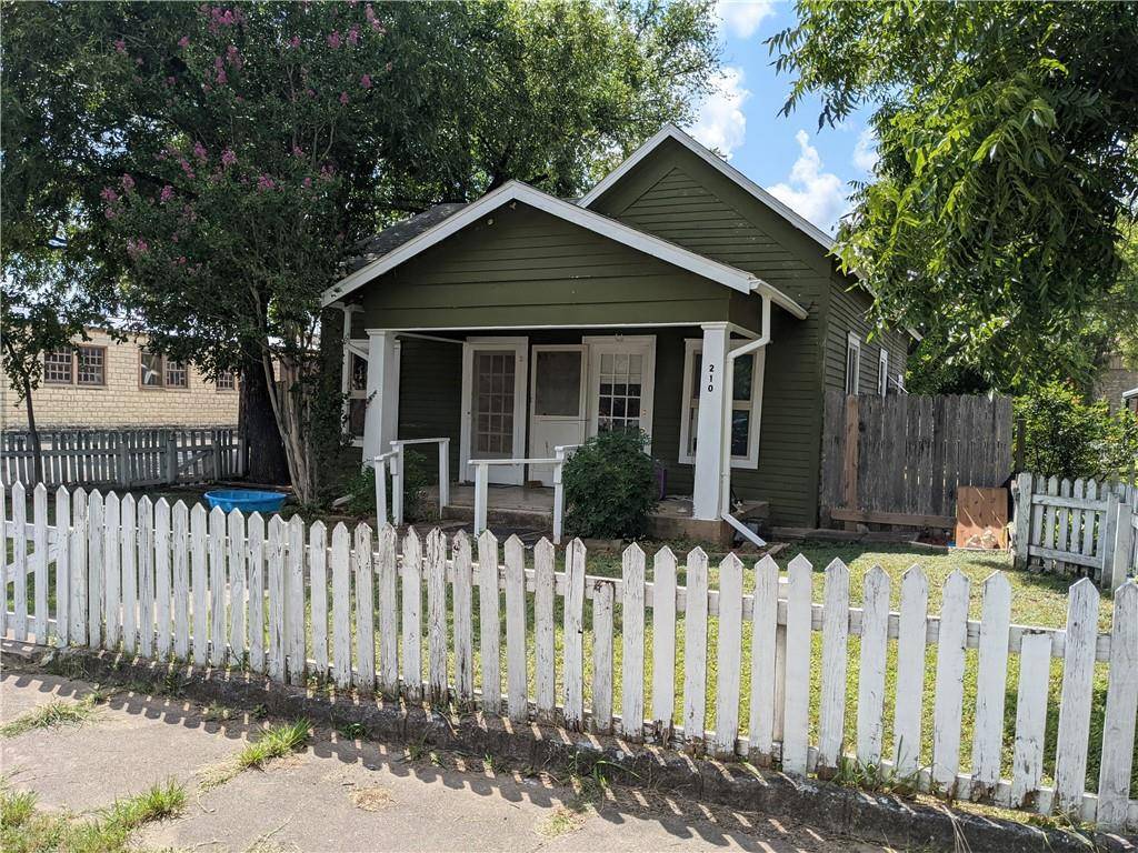 210 E 2nd ST, Lampasas, TX 76550