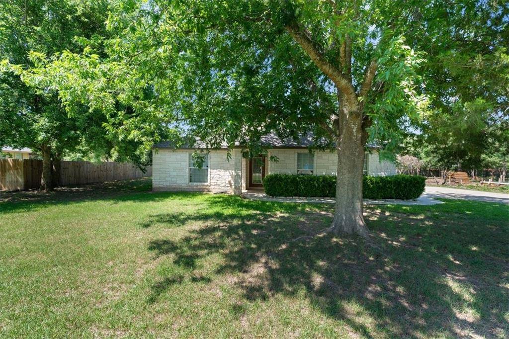 123 Kaeleku LN, Bastrop, TX 78602