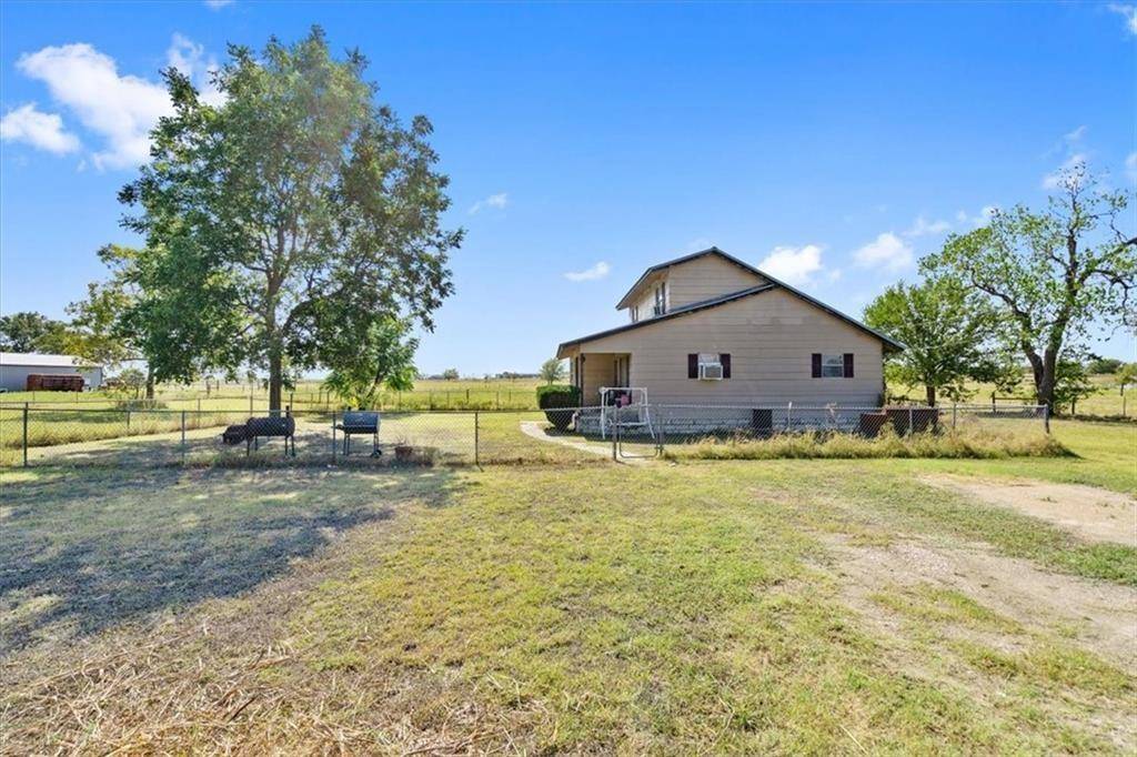 525 Private Road 900, Hutto, TX 78634