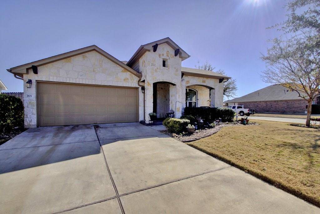 301 Hendelson LN, Hutto, TX 78634