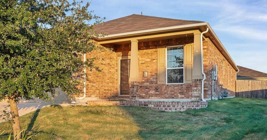 120 Yellow Grass DR, Buda, TX 78610