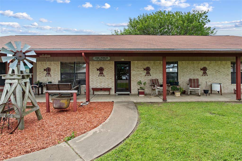 203 Cactus ST, Giddings, TX 78942