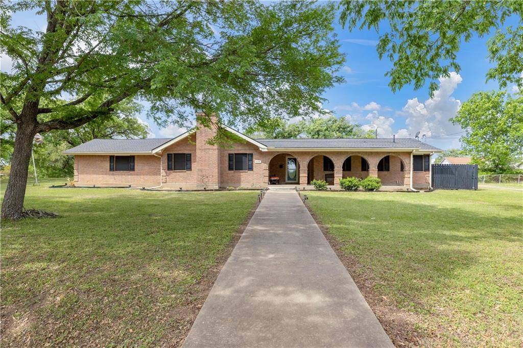 604 Norwood LN, Hearne, TX 77859